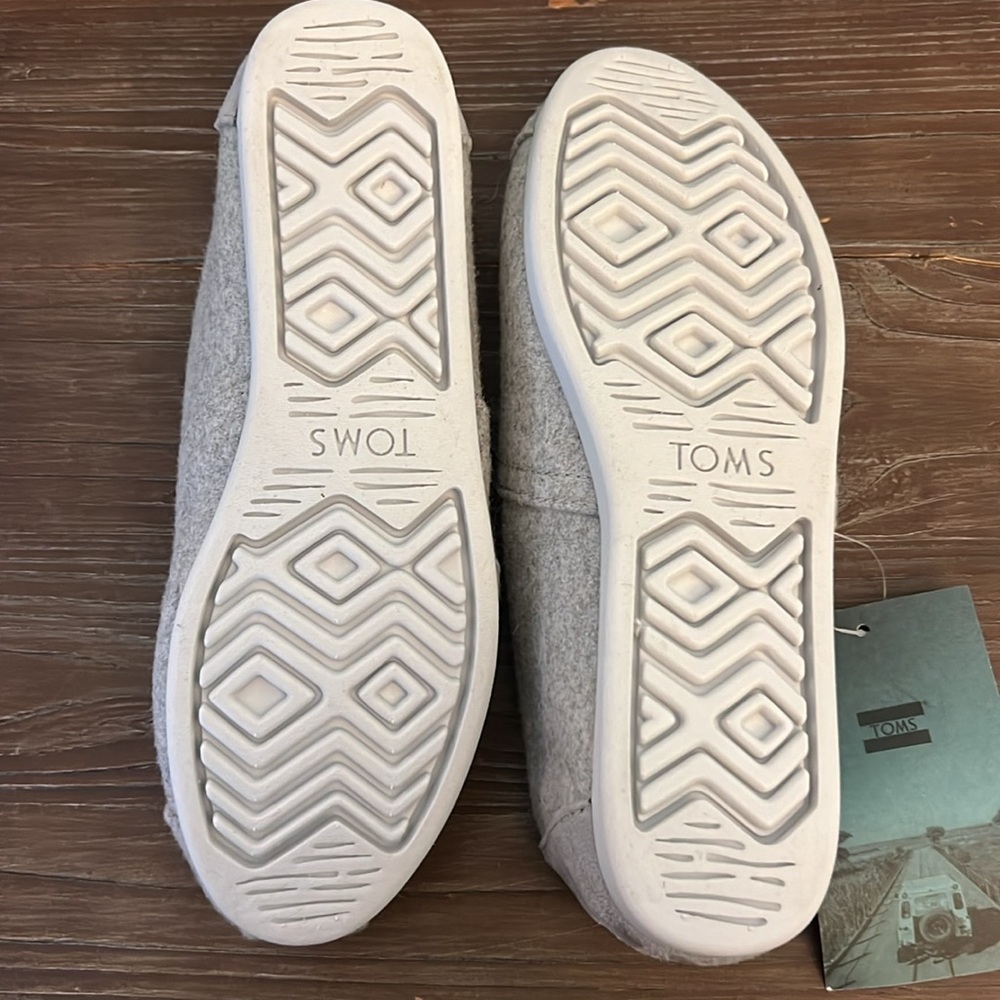 NWT TOMS Classic Grey Felt - Picture 5 of 7